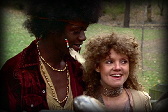 Jeannie (Annie Golden) et Hud (Dorsey Wright)